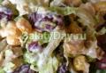 Lenten salad with beans, mushrooms and croutons